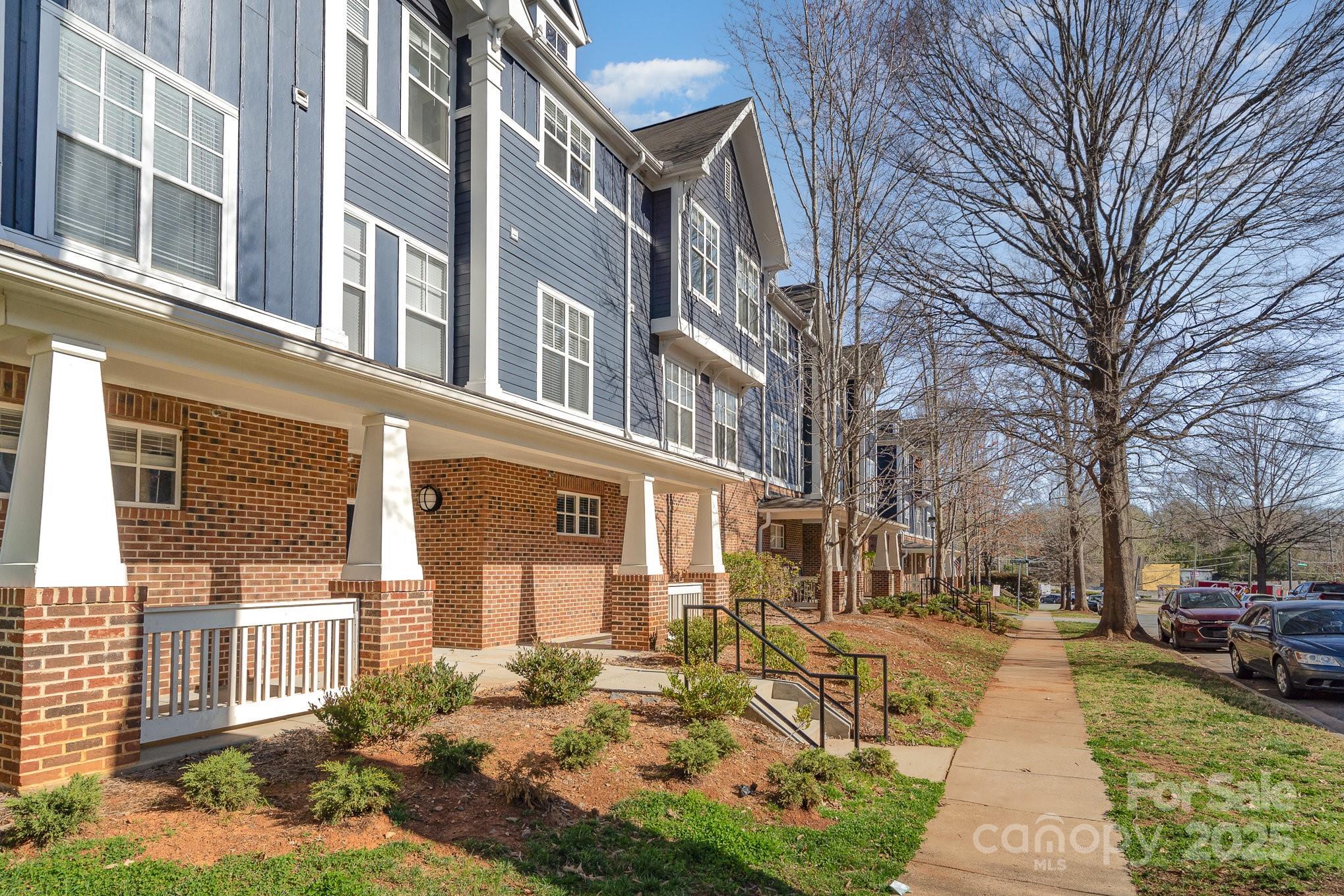 1525 Walnut View Drive