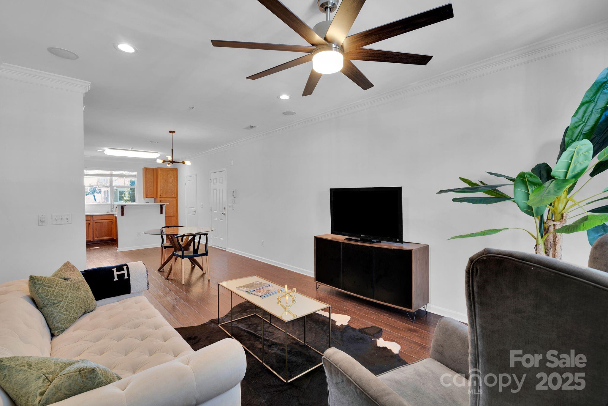 1525 Walnut View Drive