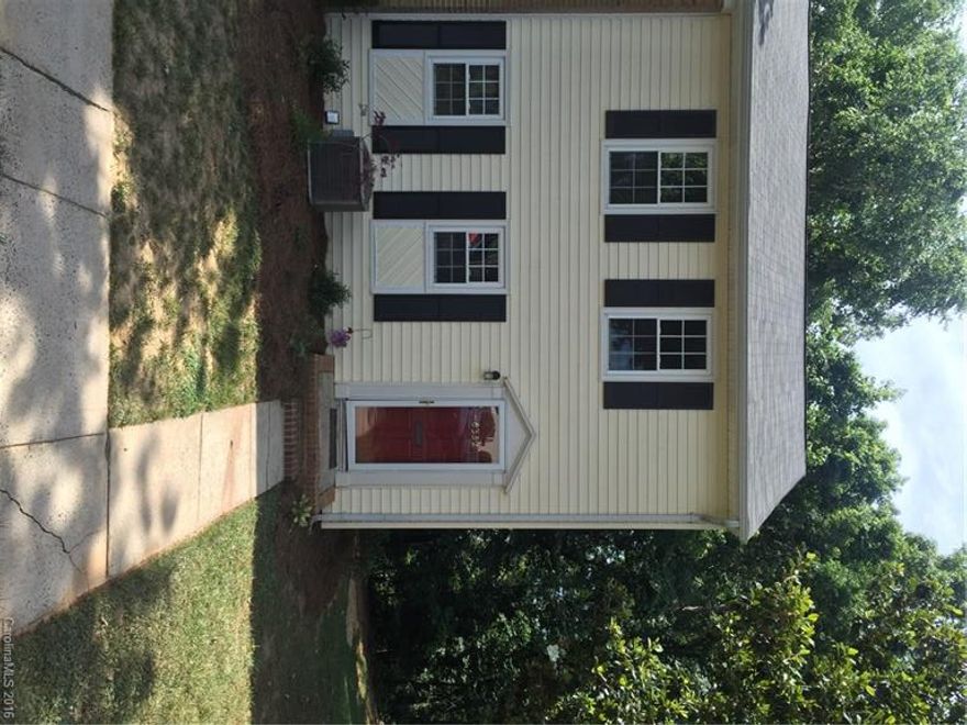 Beautifully renovated 3 level end unit townhouse. Freshly painted. New Flooring throughout! All white kitchen includes microwave and smooth top stove and will accommodate a small bistro table. Formal Dining room with chair rail and Spacious living room .
This house includes a large laundry/storage room and Full bath accommodations downstairs with private tub area. Family room has brick fireplace and access to private backyard.
Great location with easy access to light rail, I-85 and I- 485