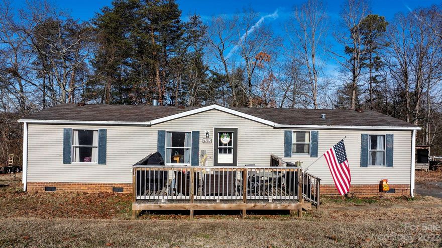 Check out this gorgeous single level home in Granite Falls! Convenience in location and design comes with this doublewide in a well-established neighborhood. Enter the front door to an inviting view of the dining room, kitchen, and living room. The gorgeous wood burning fireplace is ready to warm you up on these chilly winter days! To the left of the home is the primary bedroom and bath. There is a walk-in shower and huge soaking tub to relax in. On the opposite end of the home are 2 bedrooms, a bathroom, and separate laundry area. You can also exit the back of the home to the large backyard and utility building (which comes with the home!!) There are endless possibilities and potential waiting to be unlocked here. Investors take a look!!! Current renters, the mortgage payments to own this one could be less than rent!! Schedule your showings today!