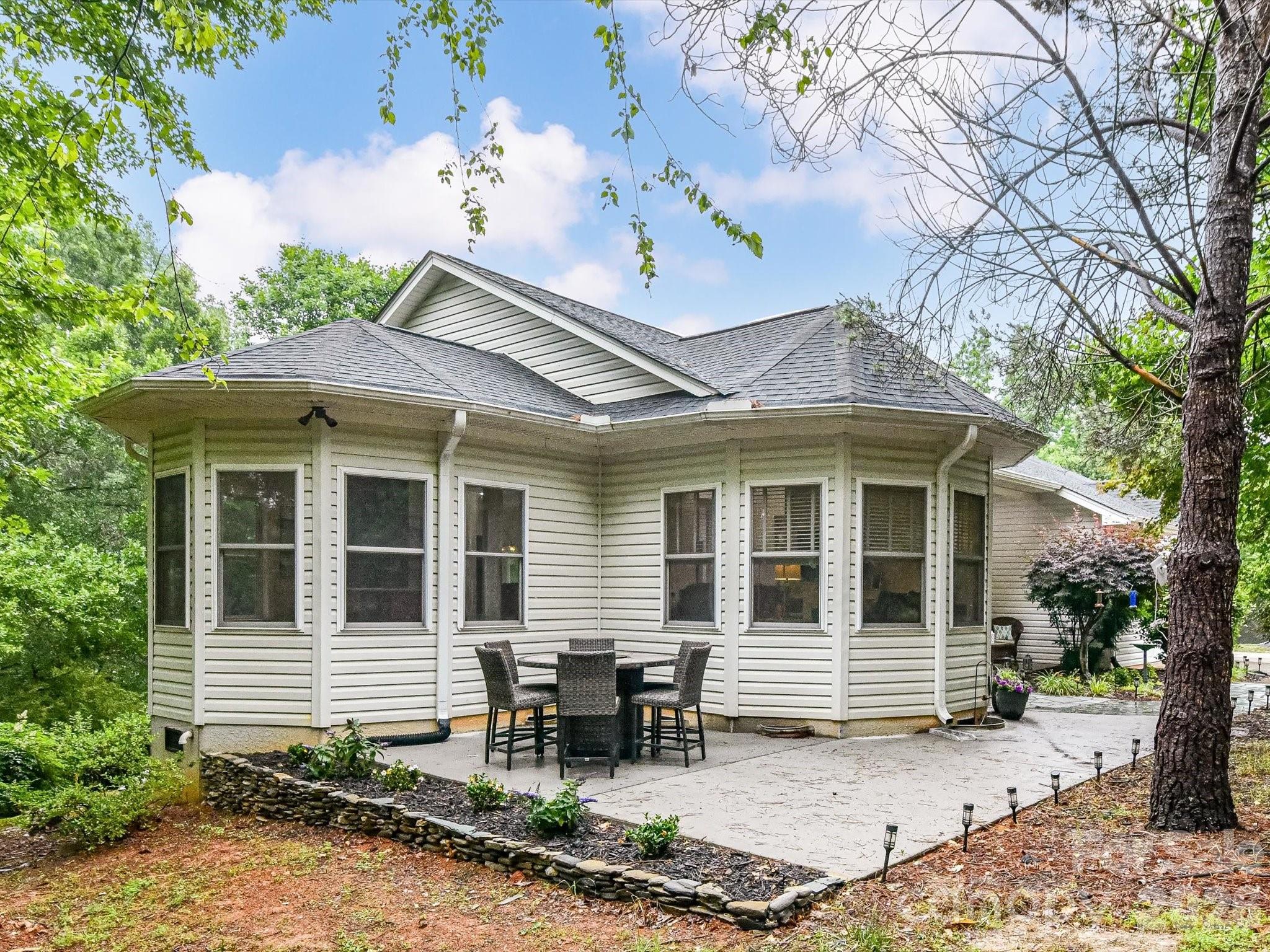 7702 Rivercrest Court