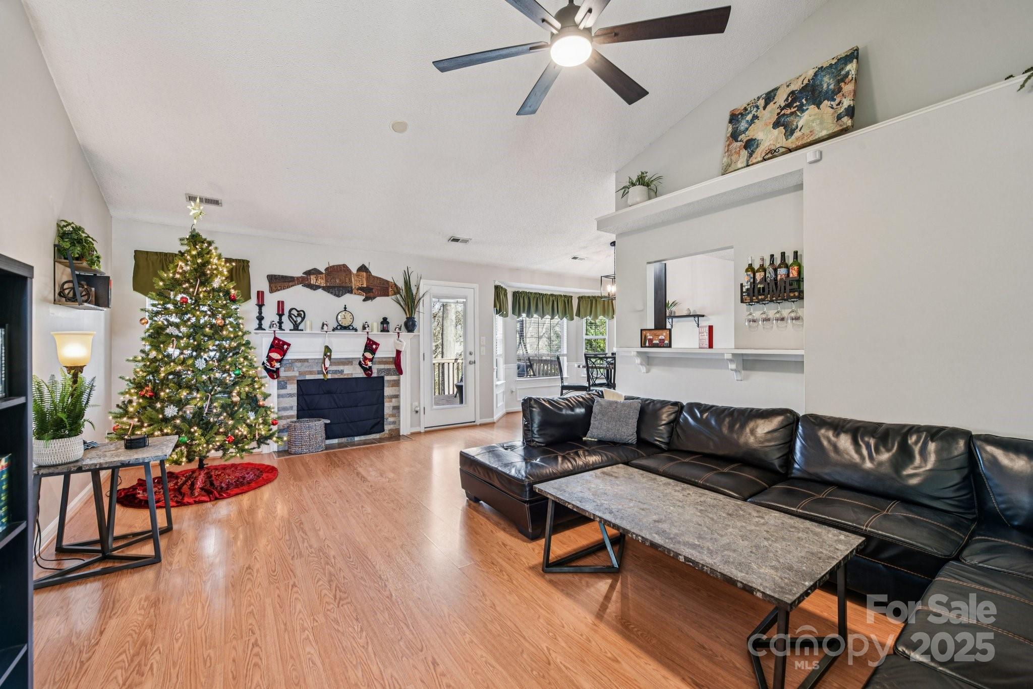 3684 Lake Spring Avenue NW