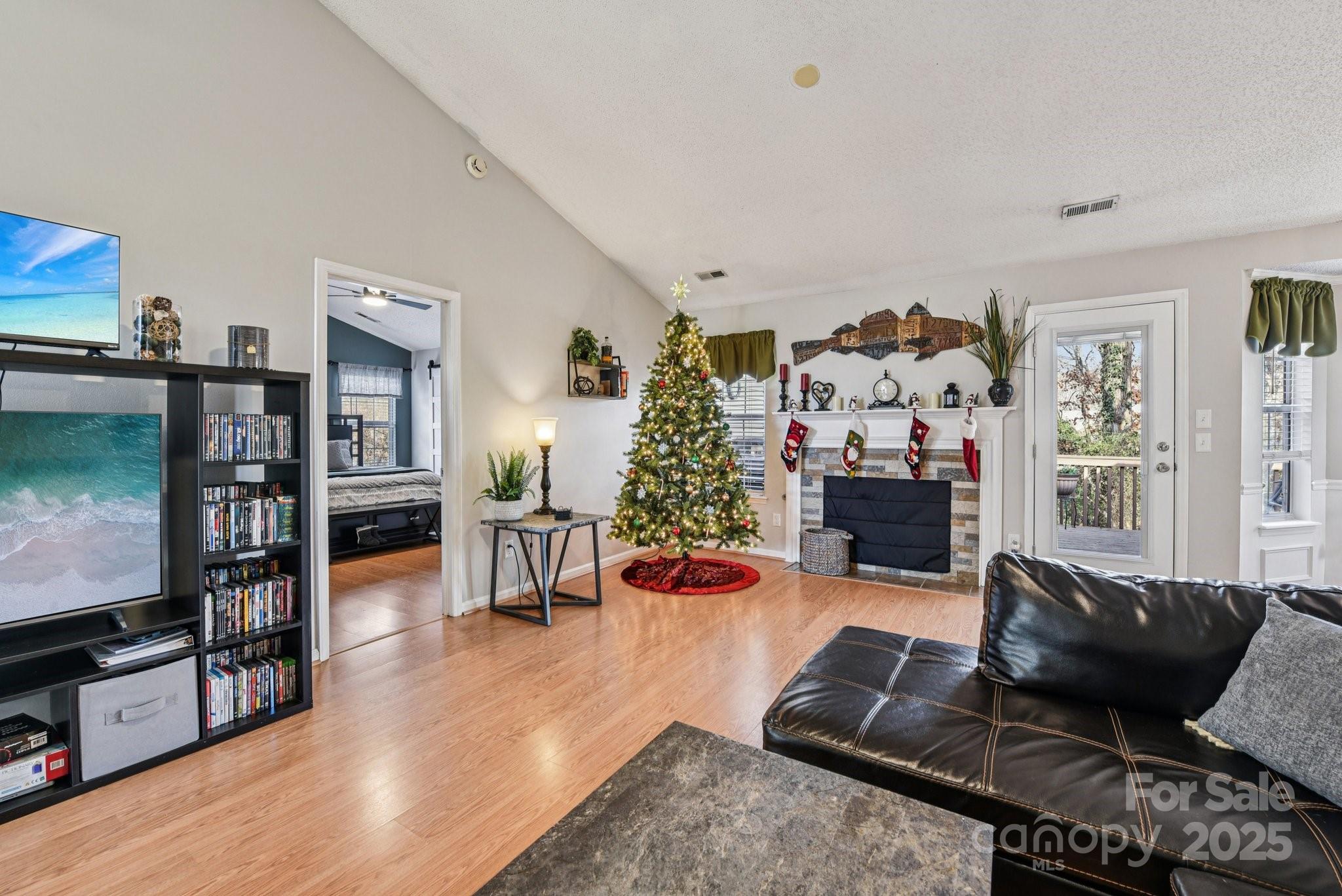 3684 Lake Spring Avenue NW