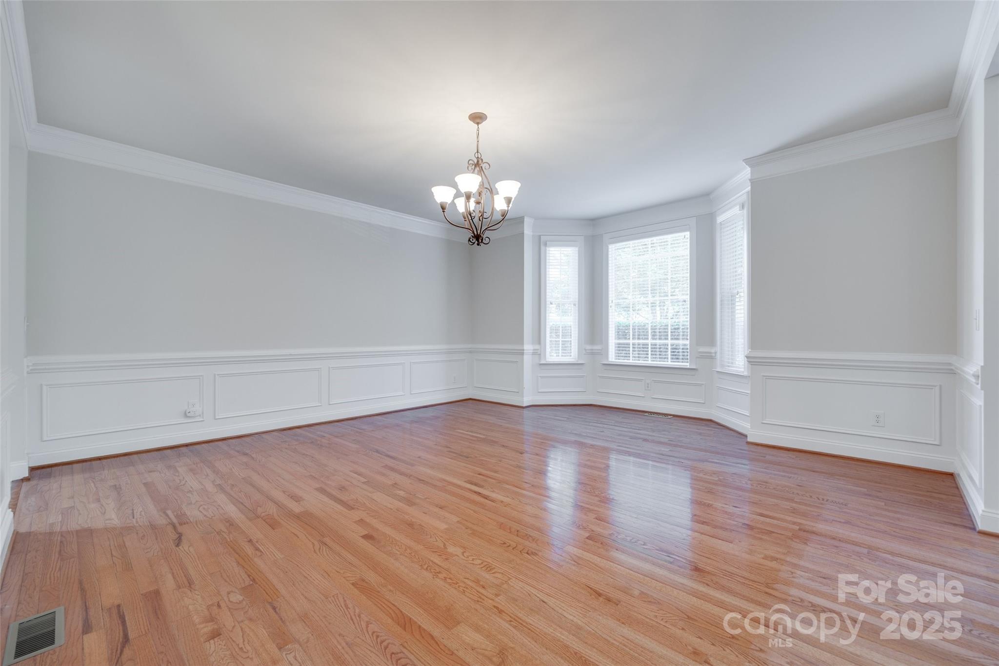 5008 Woodview Lane