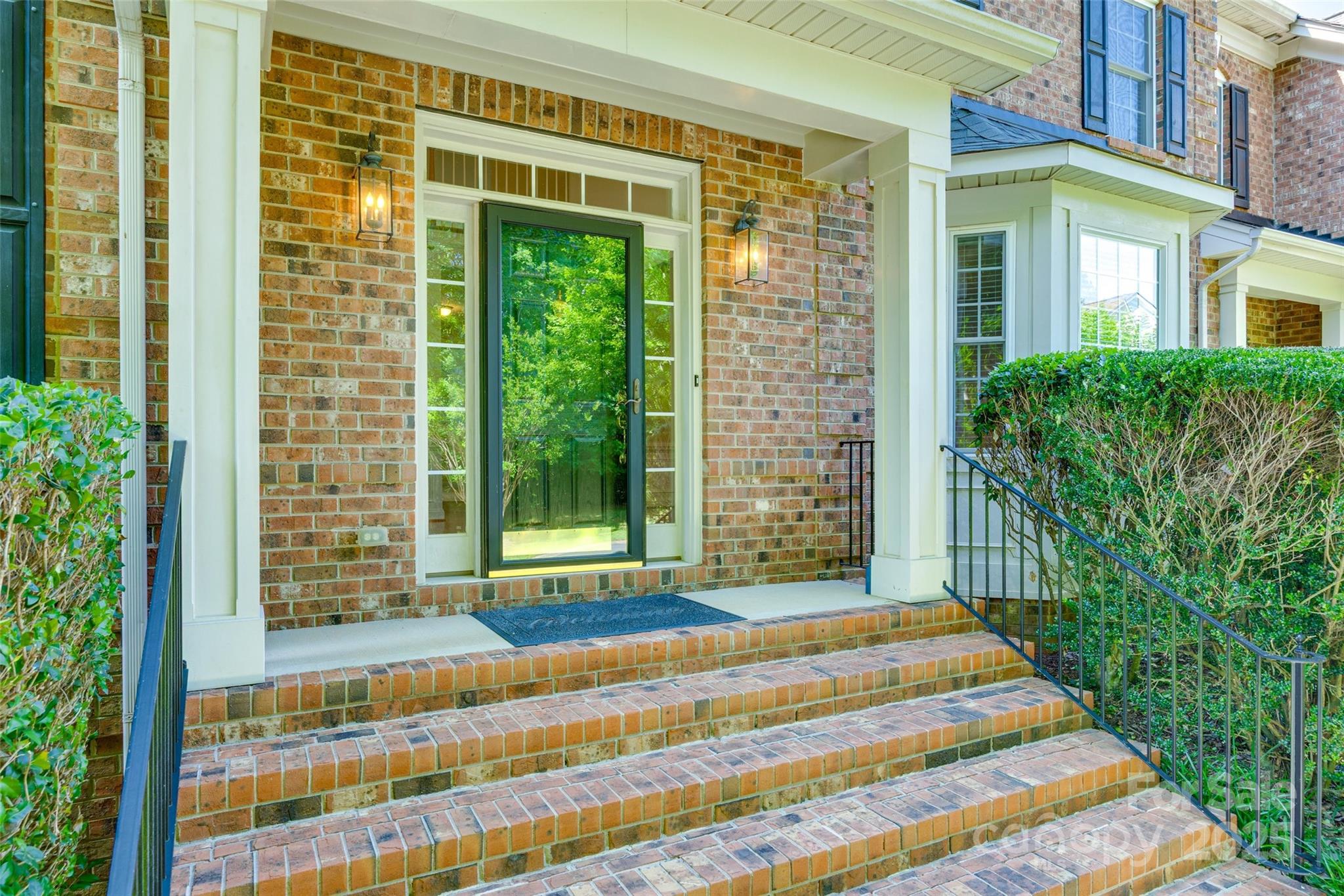 5008 Woodview Lane