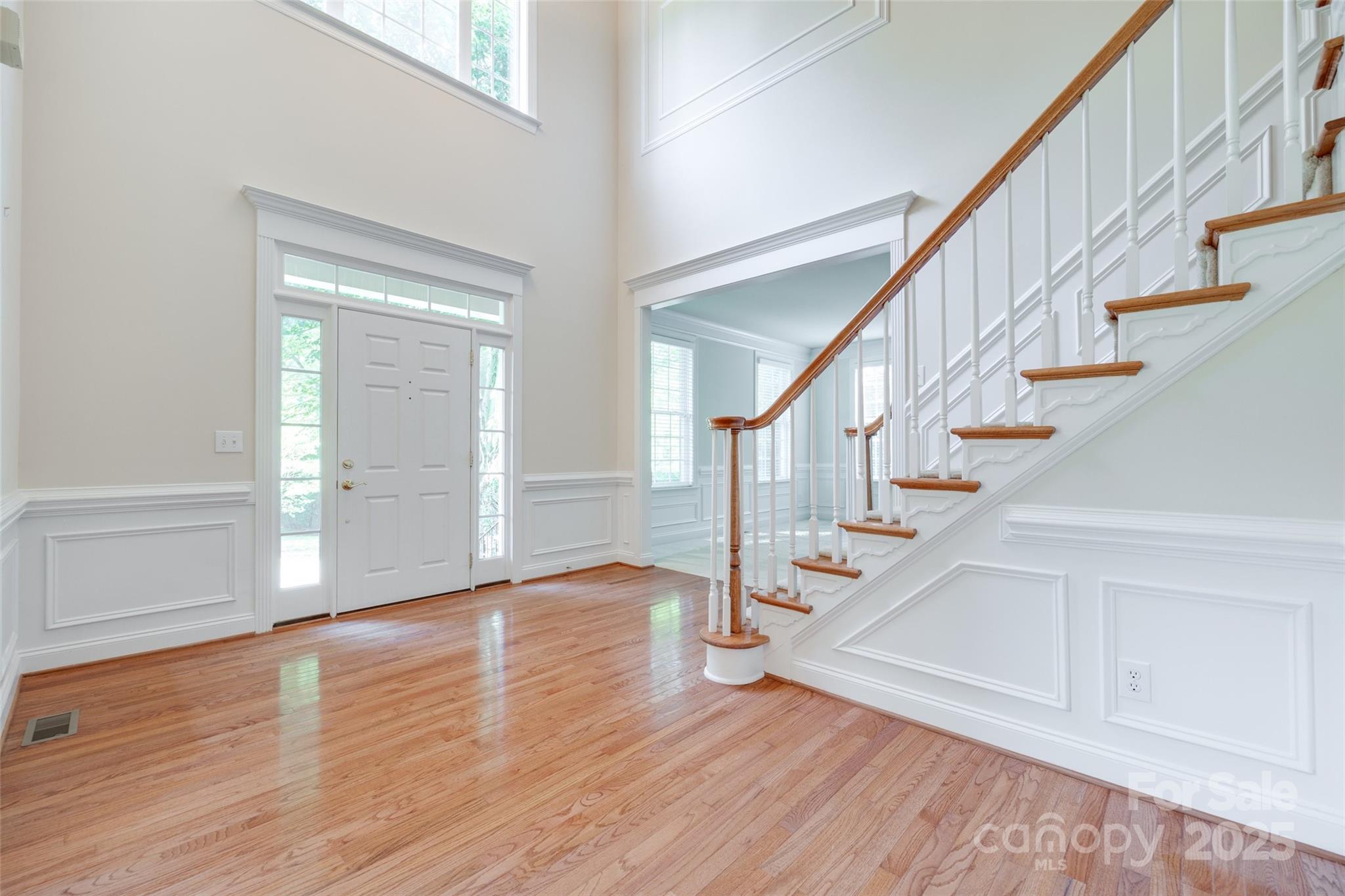 5008 Woodview Lane