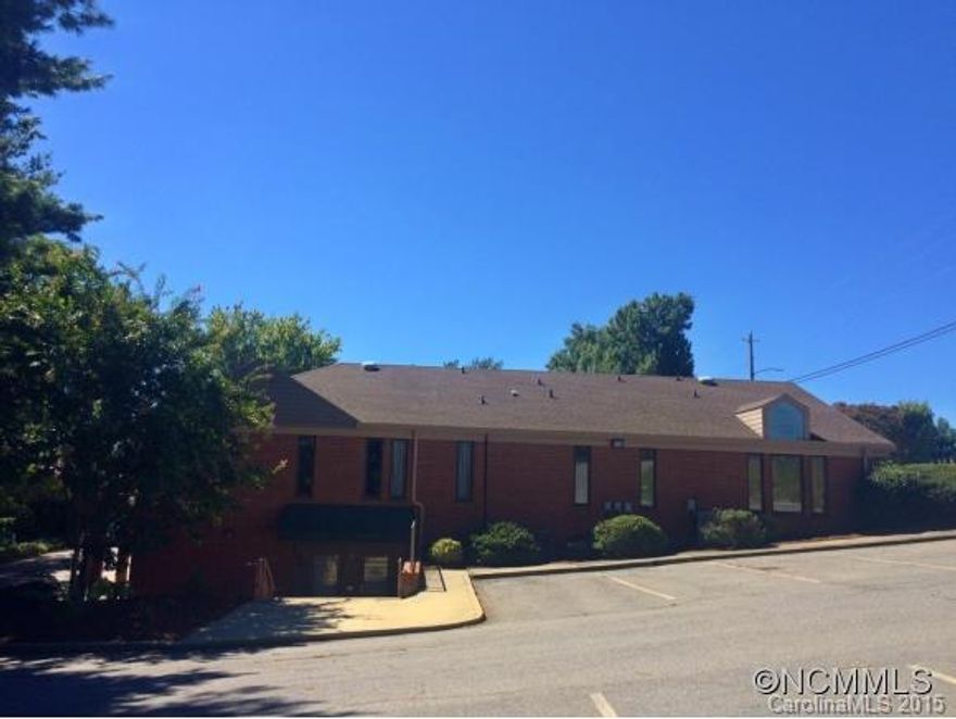 Excellent location and condition of this 3,258 SF office space. Reception area, multiple offices, large conference room. Plenty of off-street parking. Modified gross lease: tenant pays utilities and landlord pays taxes and insurance. $14.50/SF
