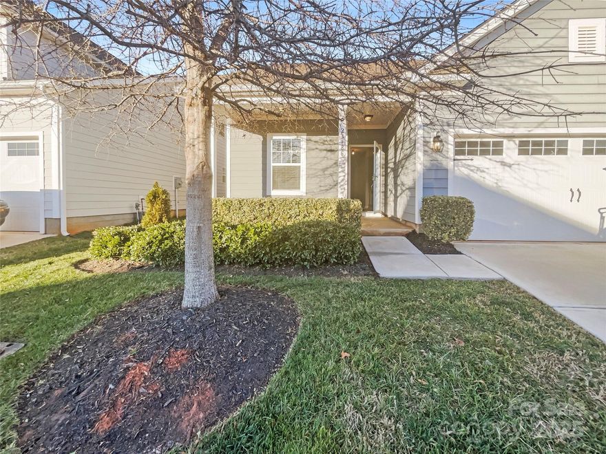 100-Day Home Warranty coverage available at closing Seller may consider buyer concessions if made in an offer. Welcome to this charming home with a center island in the kitchen, a nice backsplash, and a primary bedroom with a walk-in closet. The primary bathroom boasts double sinks and good under-sink storage. Outside, you'll find a fenced-in backyard perfect and covered sitting area for entertaining or relaxing. Don't miss out on this fantastic property with all these amazing features!