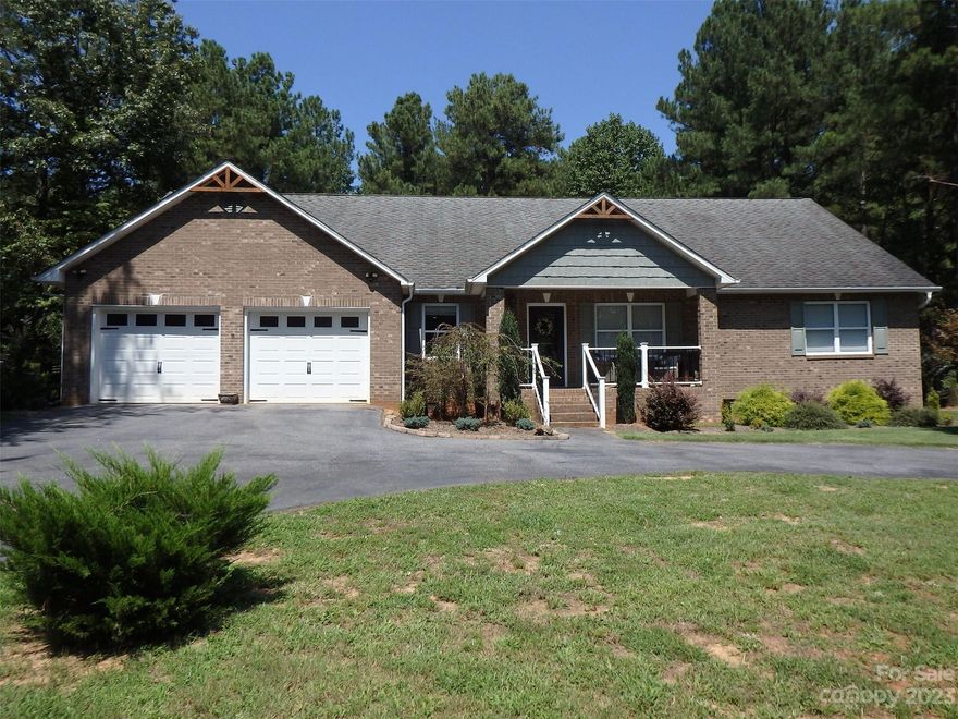 Welcome home to Anchors Landing! This home truly has it all! No maintenance, one level home situated on over an acre. Open floor plan, white airy kitchen with granite countertops, living room with fireplace. Cozy den with access to the back yard that features a pergola and a large shed for storage. Large primary suite with walk in closet and full bath. Additional 2 bedrooms have large closets and share the hall bath. 
Anchors Landing is a gated community and offers a clubhouse, community, pool, 5 miles of walking trails, stocked fishing ponds, RV and trailer storage area and what we all love… A pickle ball court!
