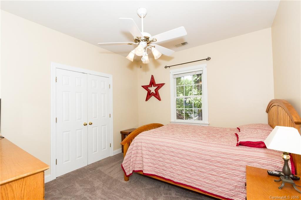 The Oaks On Providence - Residential