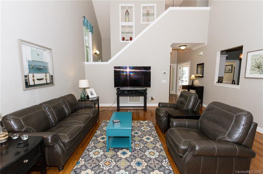 The Oaks On Providence - Residential