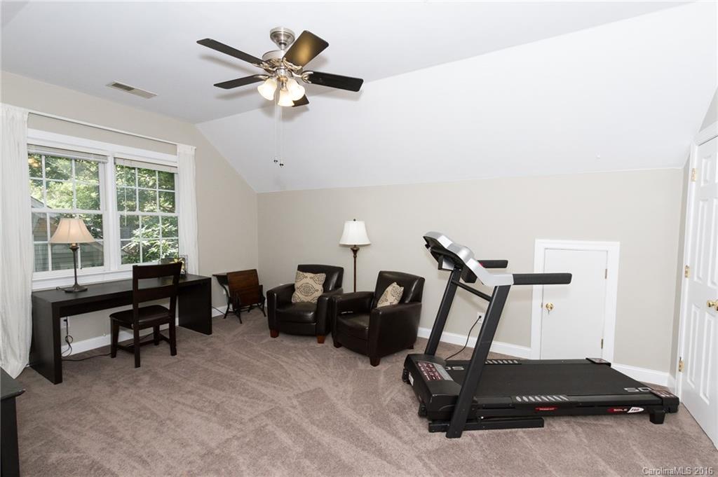 The Oaks On Providence - Residential