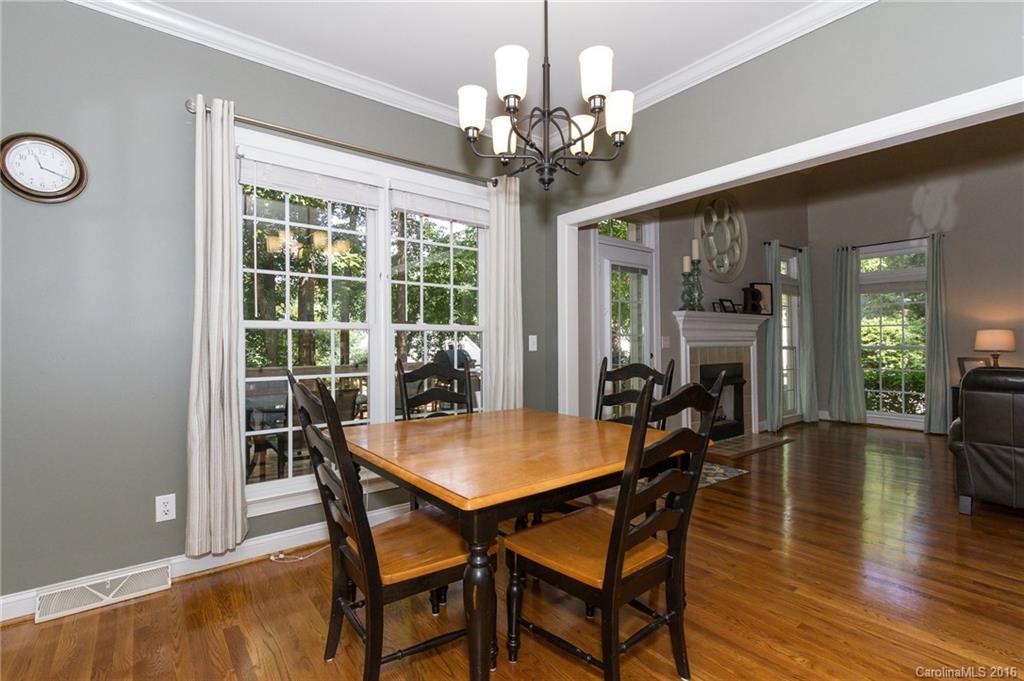 The Oaks On Providence - Residential