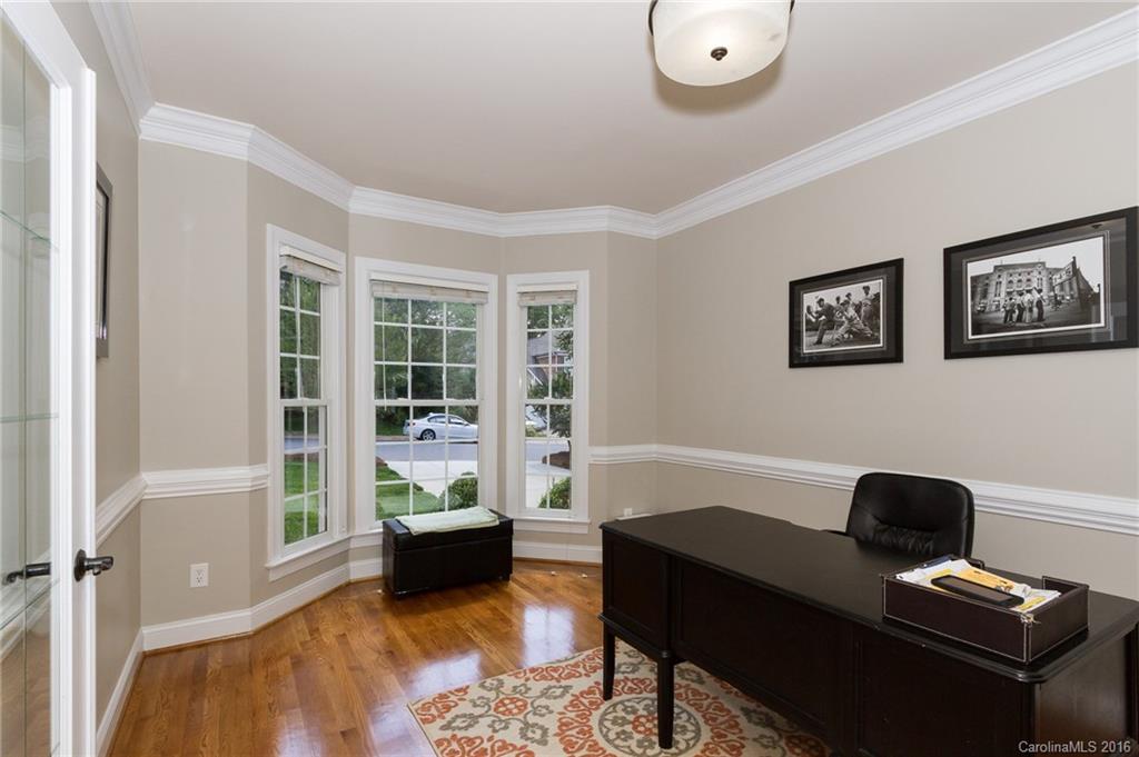 The Oaks On Providence - Residential