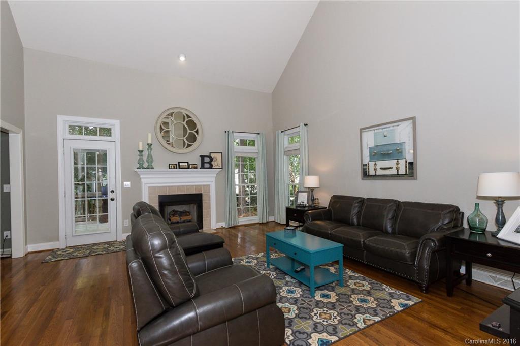 The Oaks On Providence - Residential