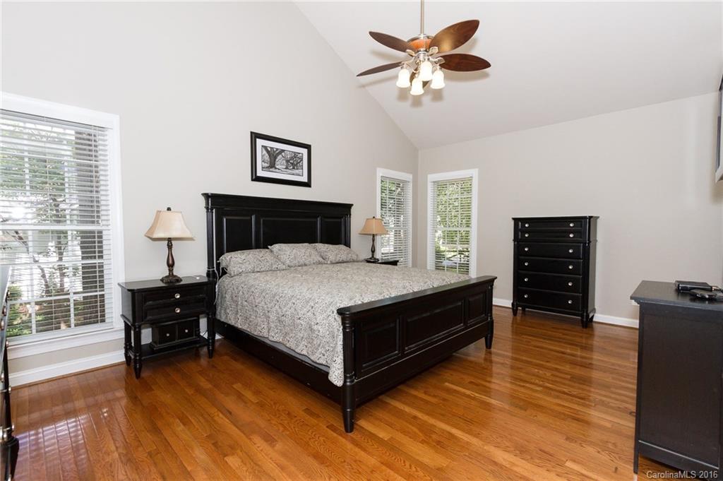 The Oaks On Providence - Residential