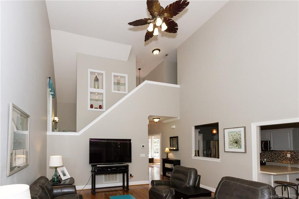 The Oaks On Providence - Residential