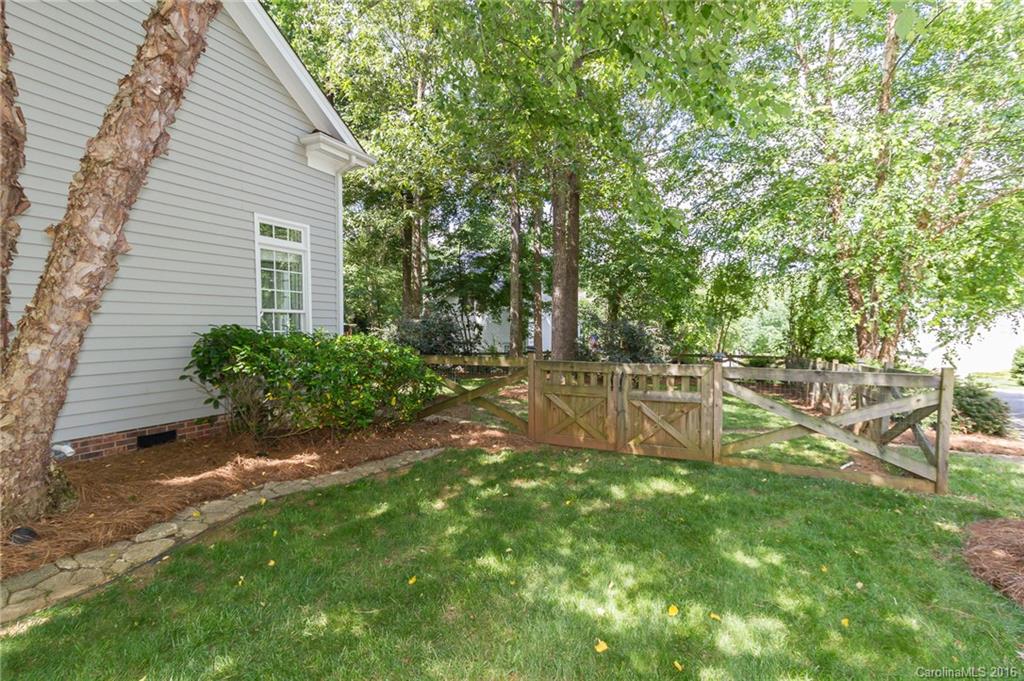 The Oaks On Providence - Residential