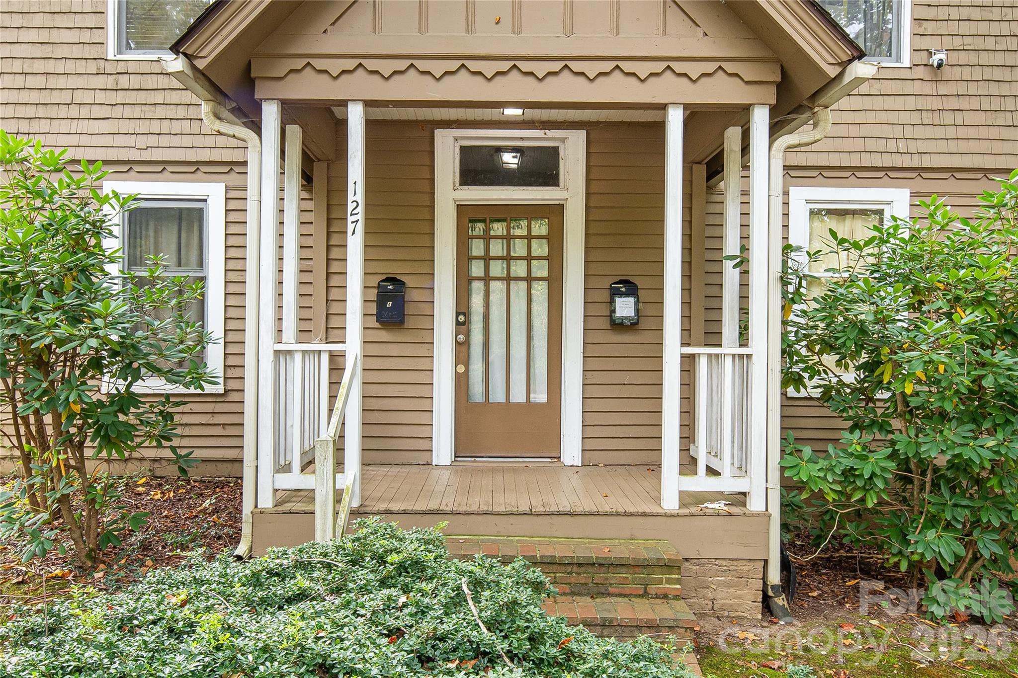 127 Hillside Street