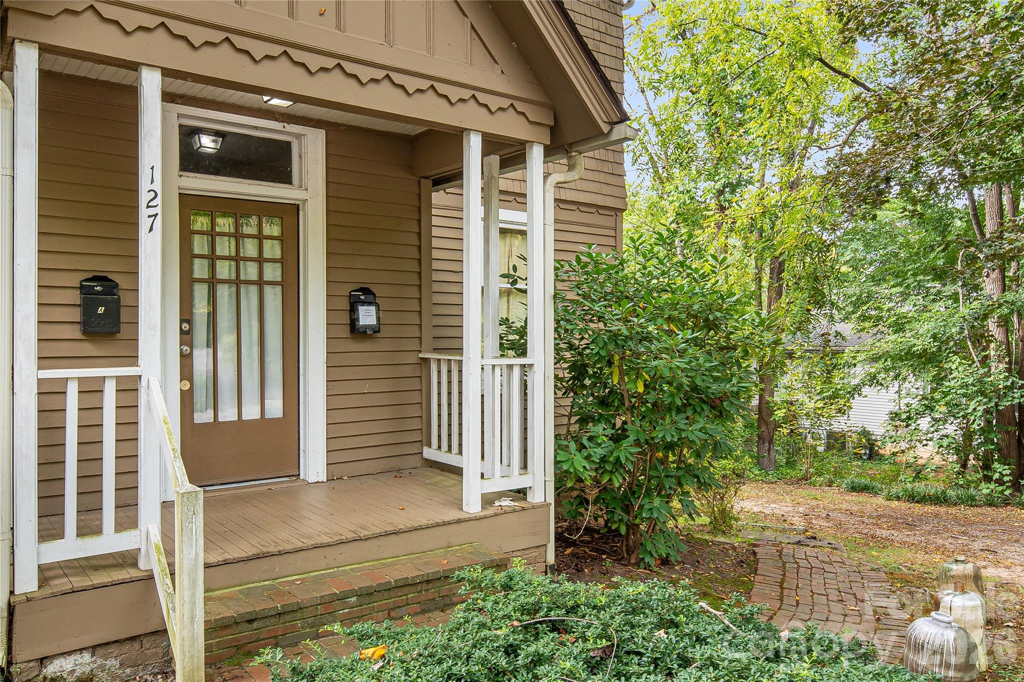 127 Hillside Street