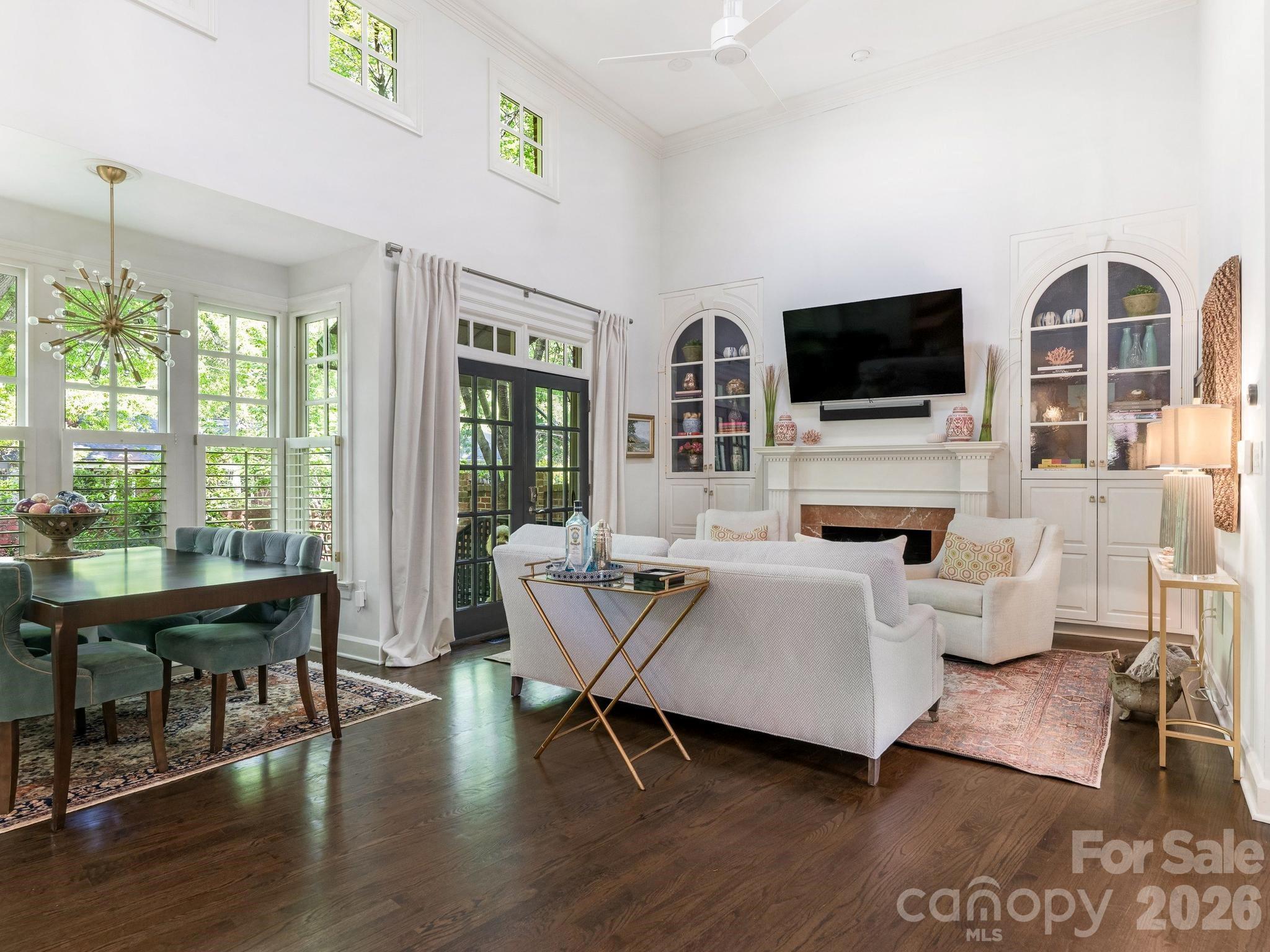 1232 Dilworth Crescent Row