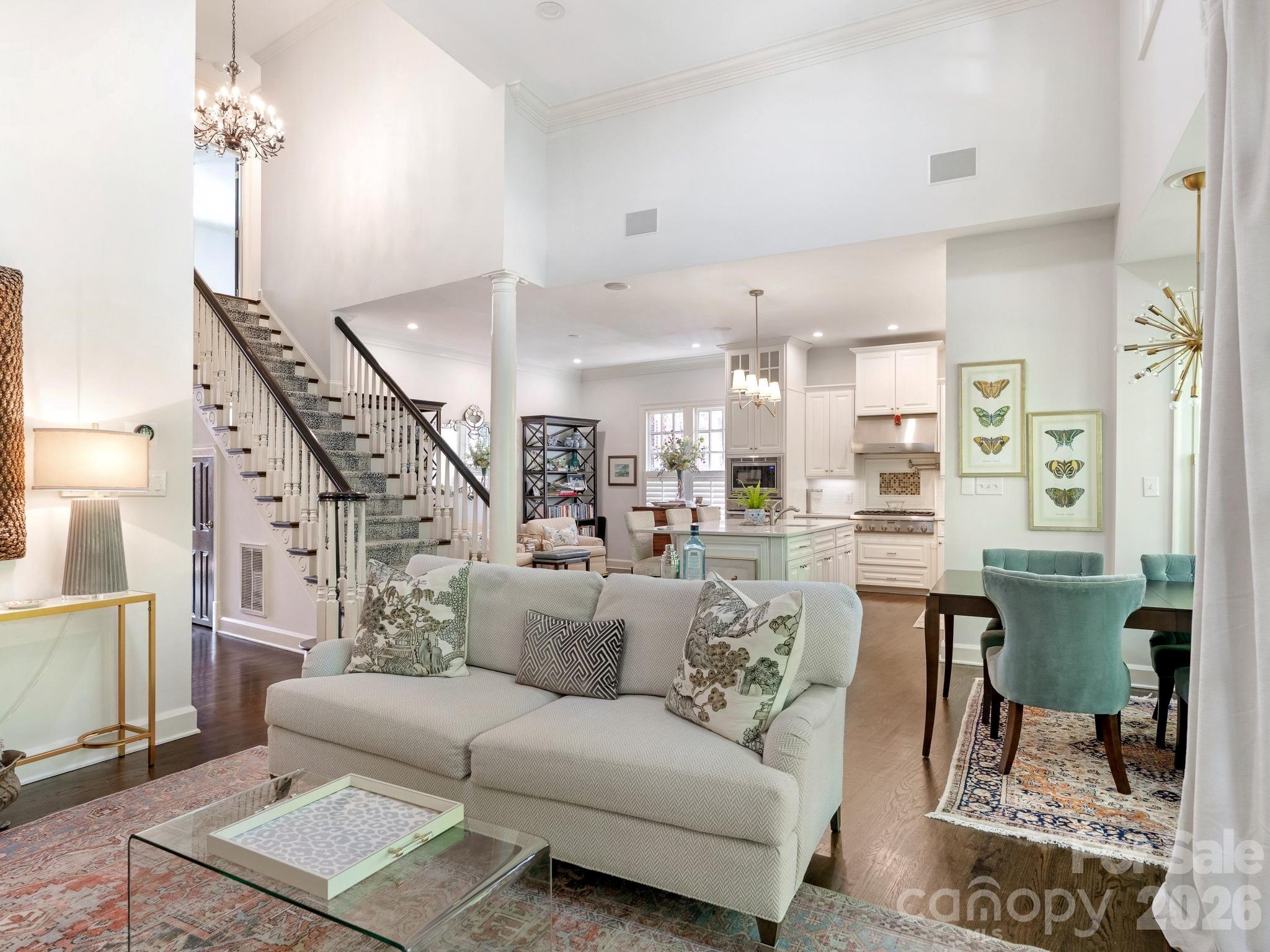 1232 Dilworth Crescent Row