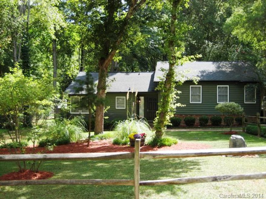 Excellent condition, close to I-77 & shopping, vaulted family room w/hardwood floors, fireplace & gas logs. Heat pump, roof (40 yr shingles) windows & hardwood floors (2007), 2011-water bladder (well), dishwasher replaced 9/13, bathroom updated, carpet 3 mths old, 2/13 inside fully painted, wired storage, fenced backyard, your need to see to appreciate the beautiful home.