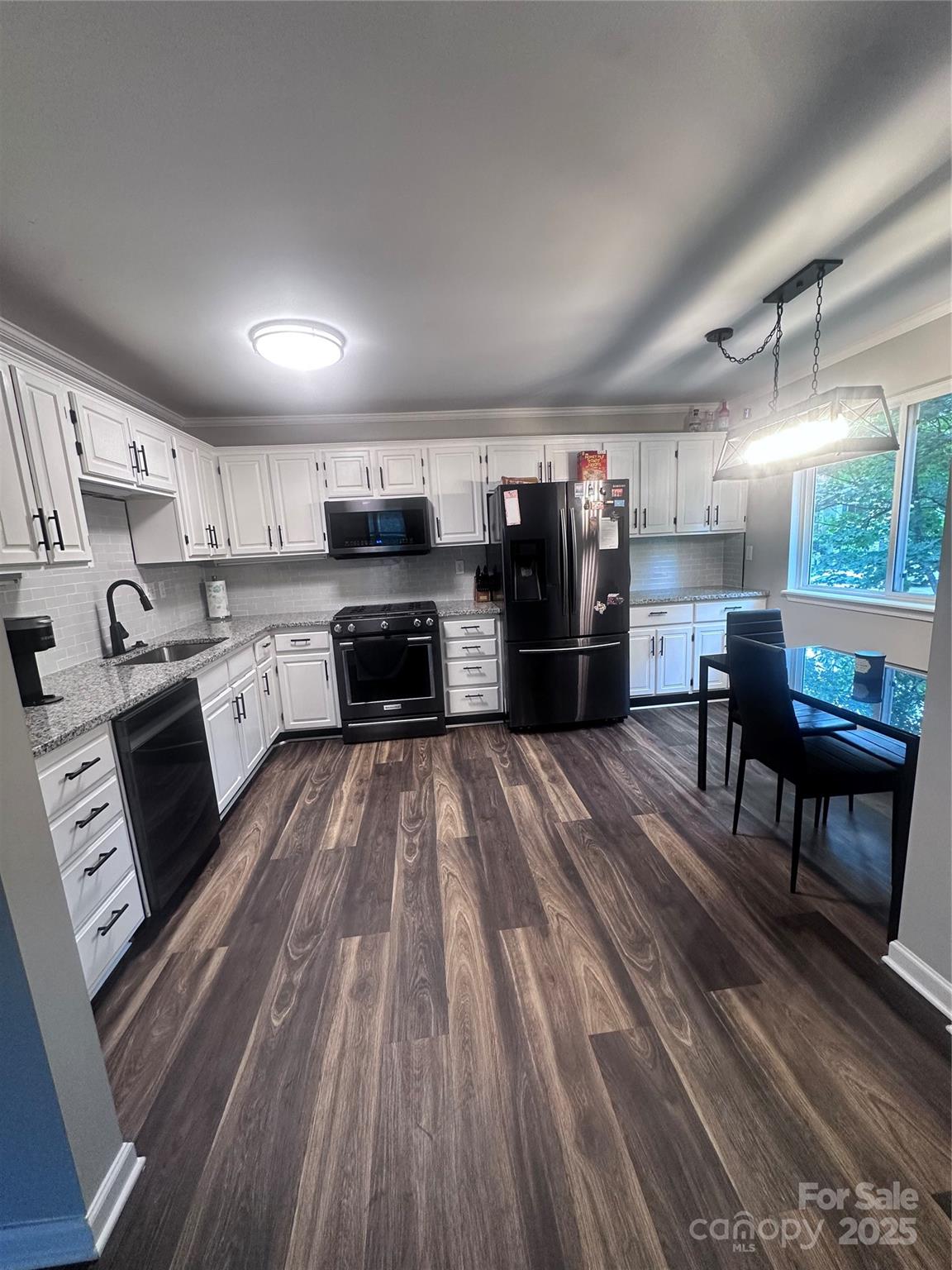 1671 Hunters Trail
