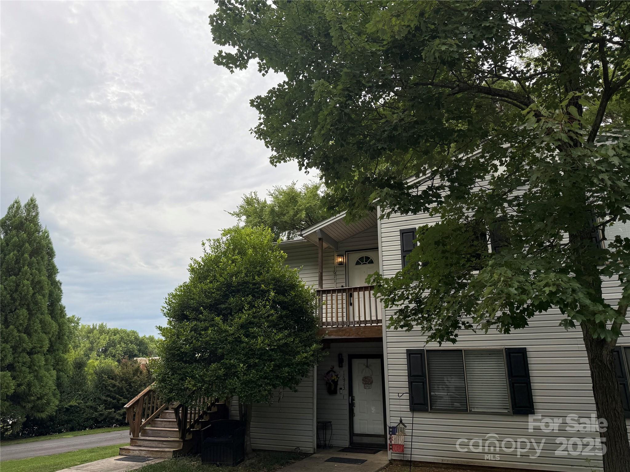 1671 Hunters Trail