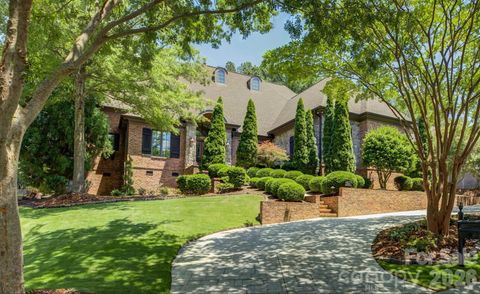 Photo of 16946 Ashton Oaks Drive, Charlotte, NC 28278 (MLS # 4387940)