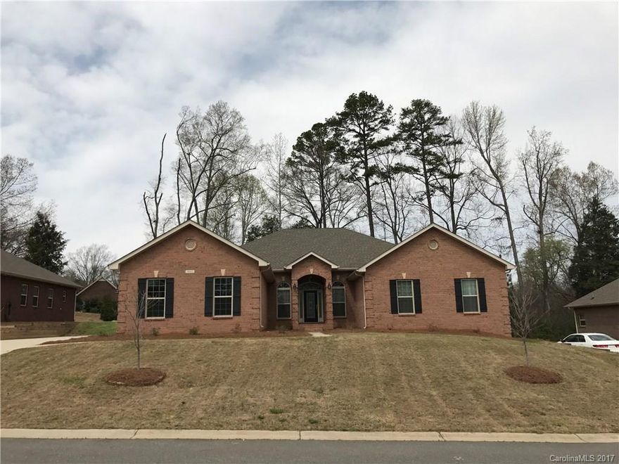 All brick open-concept ranch is perfect for entertaining. 3 car side load garage. Gourmet kitchen w/granite countertops, oversized breakfast island. Private owner's retreat. Vaulted great room w/gas fireplace, hardwoods, carpet and tile throughout main living areas. The screened porch is a great place to relax & enjoy these spring mornings. This is a must see!