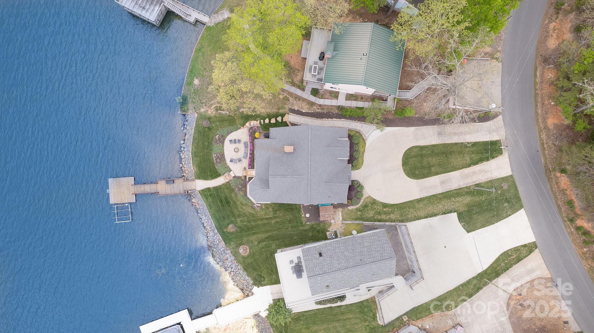 602 Shoreline Road 144