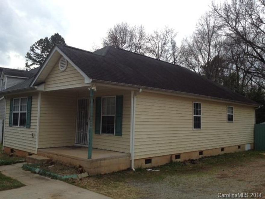 This newer style ranch home has 3 bedrooms and 2 bathrooms. Huge fenced backyard, great for enjoying the outdoors! Tool shed for extra storage space! Easy access to West Blvd!