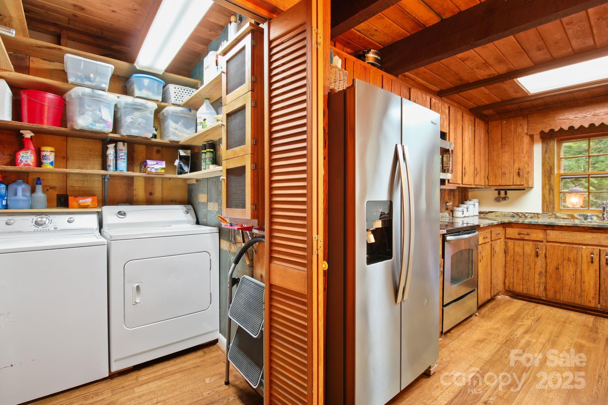 Boone, North Carolina 28607, United States, 3 Bedrooms Bedrooms, ,4 BathroomsBathrooms,Residential,Active,30128