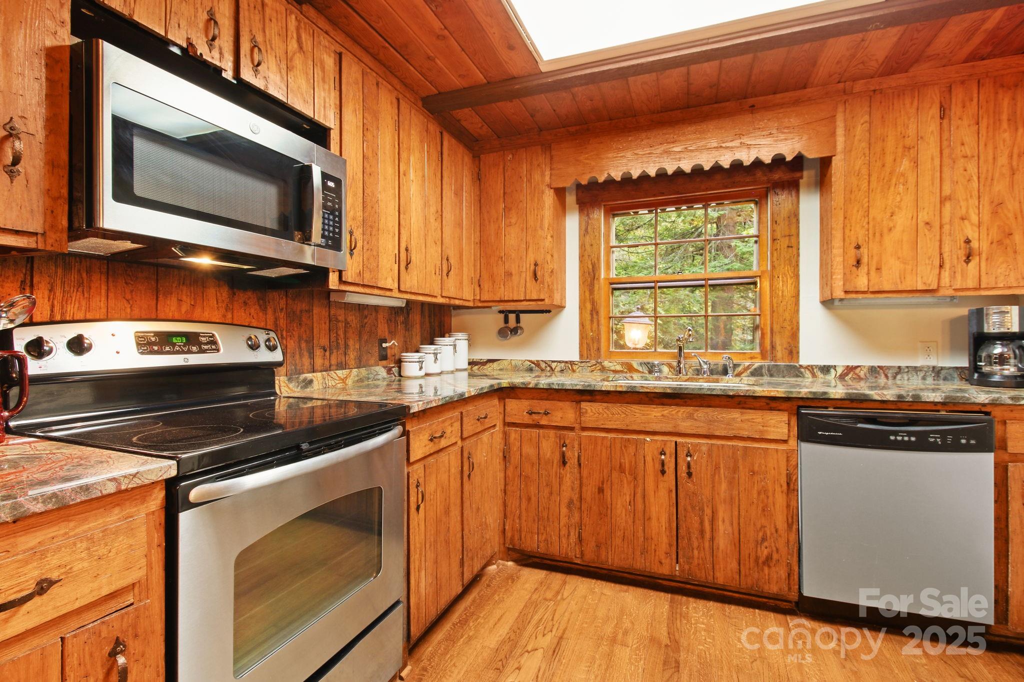 Boone, North Carolina 28607, United States, 3 Bedrooms Bedrooms, ,4 BathroomsBathrooms,Residential,Active,30128