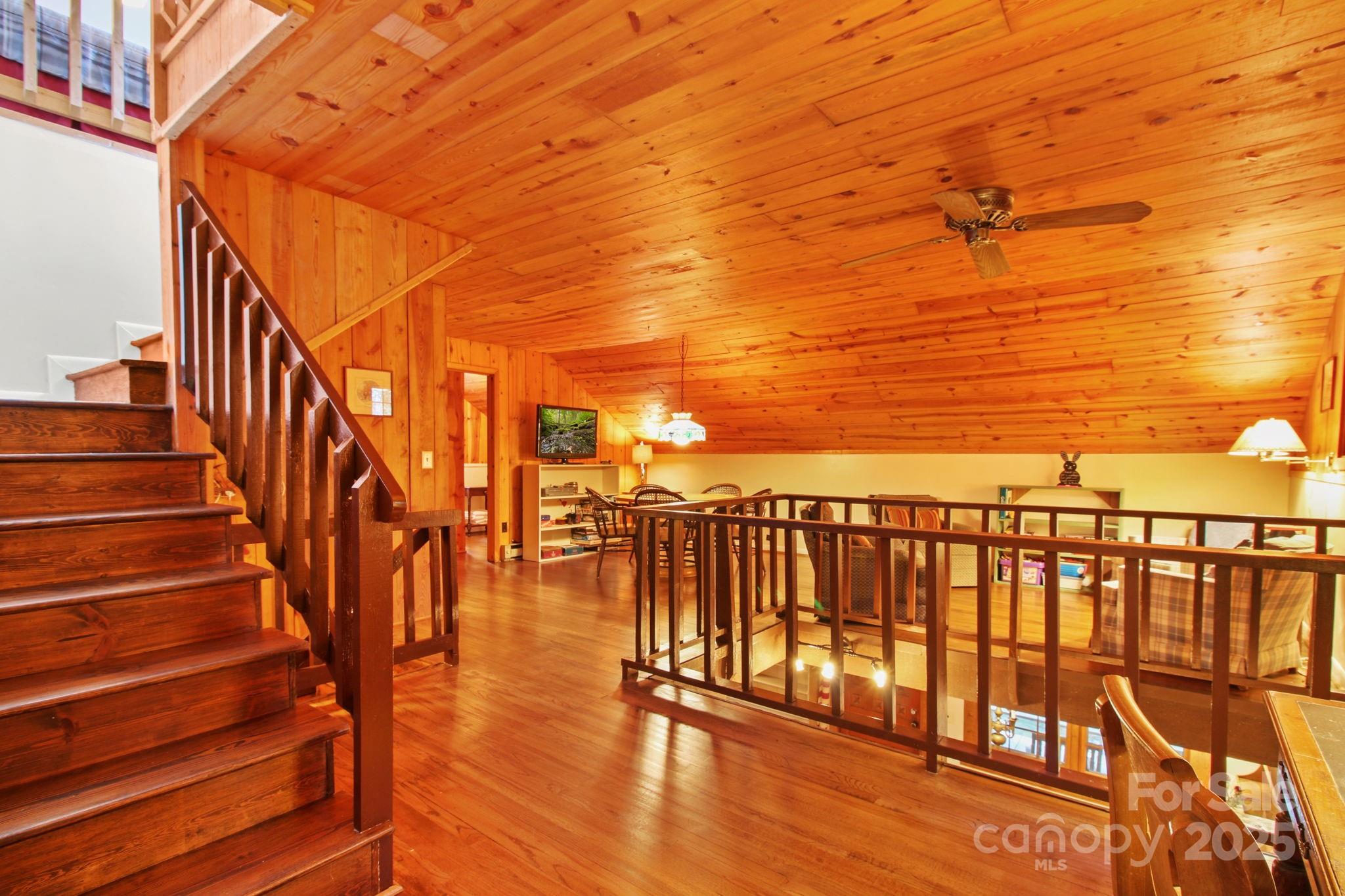 Boone, North Carolina 28607, United States, 3 Bedrooms Bedrooms, ,4 BathroomsBathrooms,Residential,Active,30128