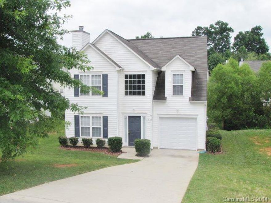 Cute home with a 1-car garage in the Oakdale area is minutes to parks, golf & major roads. 2-story entry opens to living room w/ fireplace. Bright galley kitchen with a pantry flows into separate dining area, ideal for entertaining. The first-floor laundry room provides additional storage. Master suite features tray ceiling, his-and-hers walk-in closets, and bath w/ garden tub & shower. Move-in ready with fresh paint and new carpet!