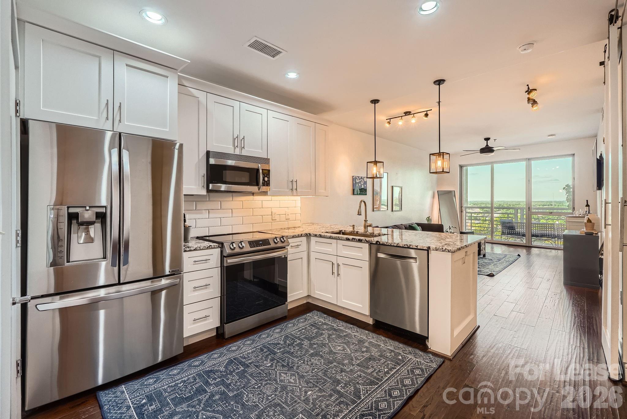 333 W Trade Street W 2002