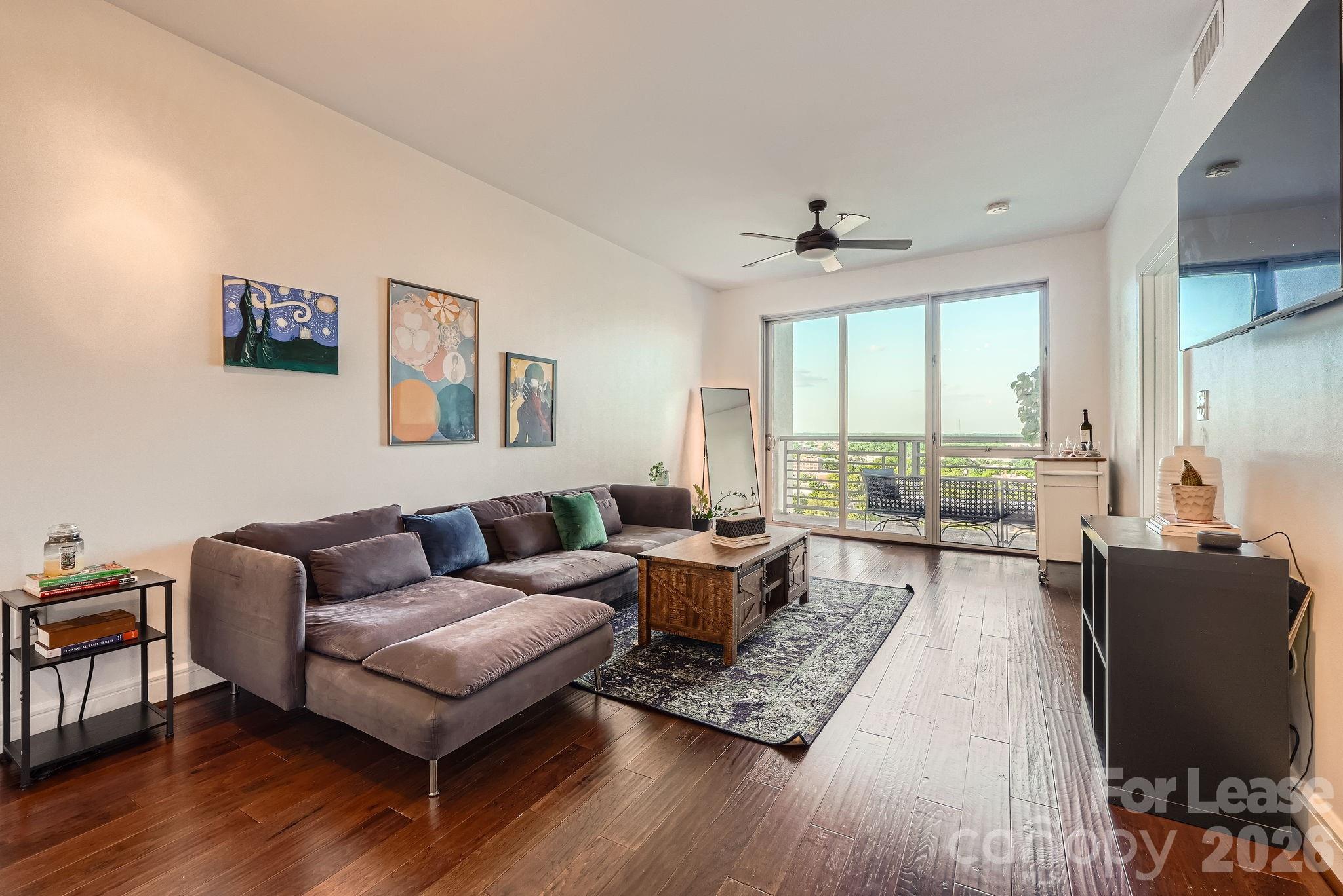 333 W Trade Street W 2002