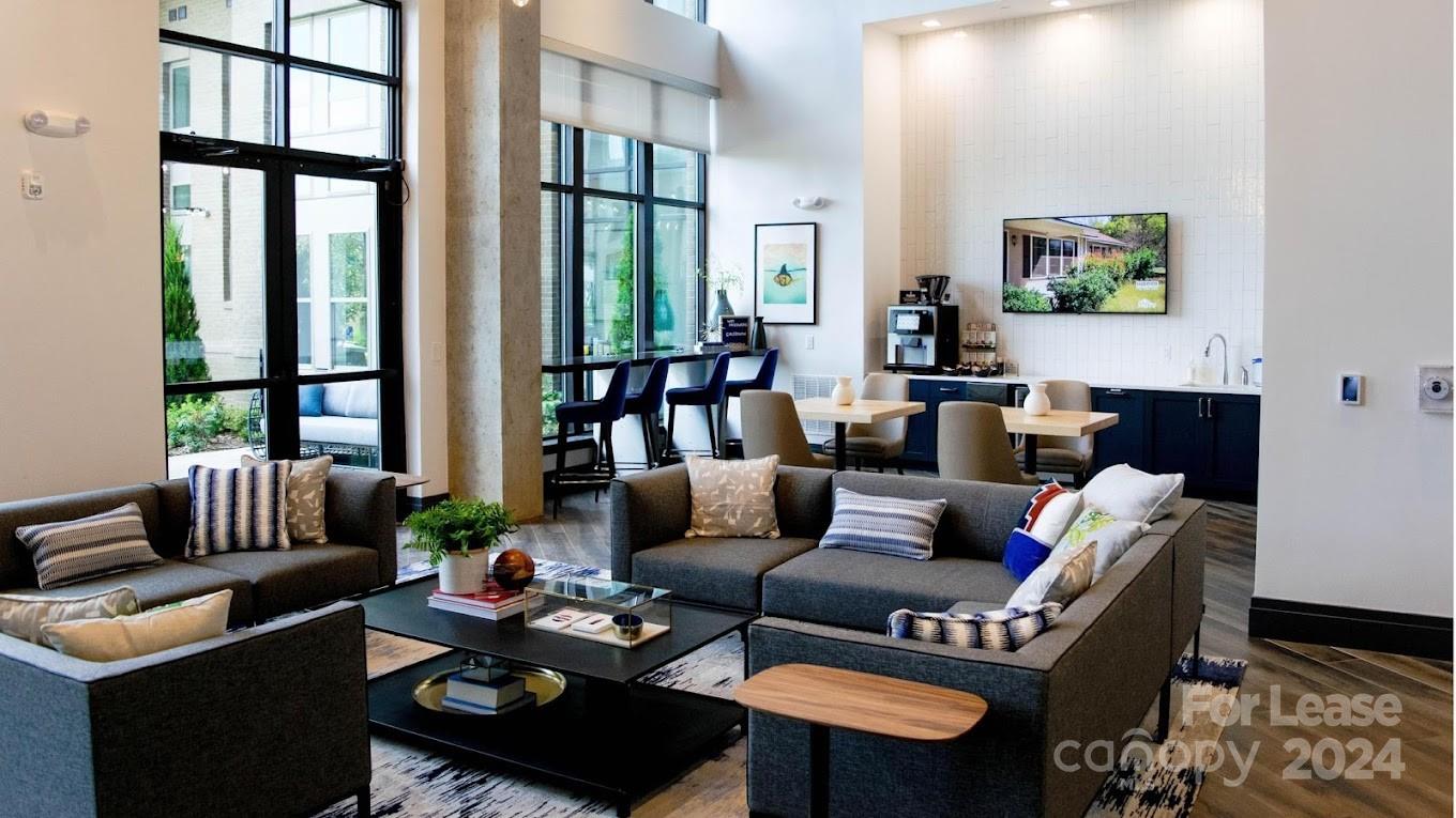 Charlotte, North Carolina 28209, United States, 1 Bedroom Bedrooms, ,1 BathroomBathrooms,Residential,Active,34710