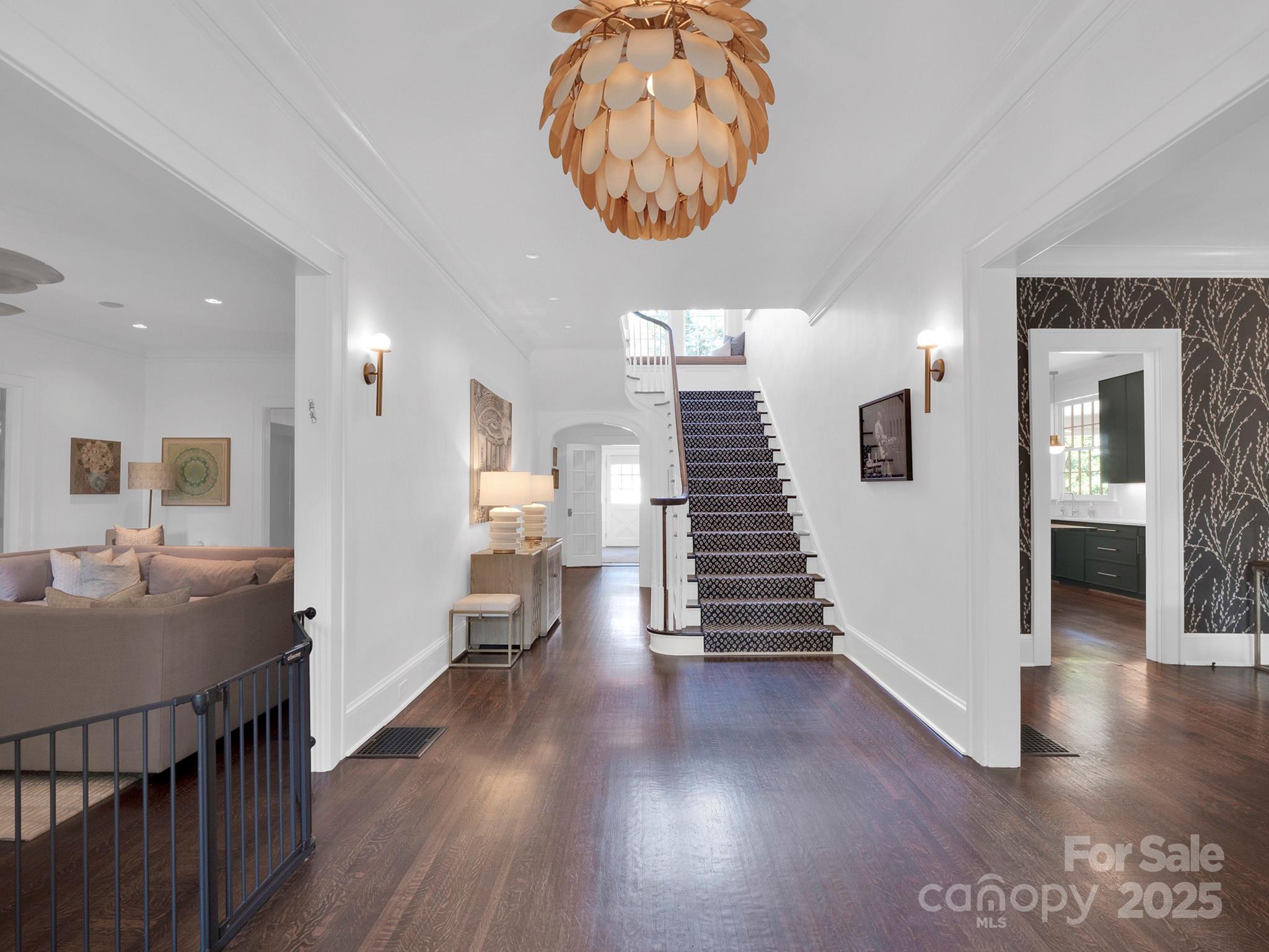 1137 Queens Road W