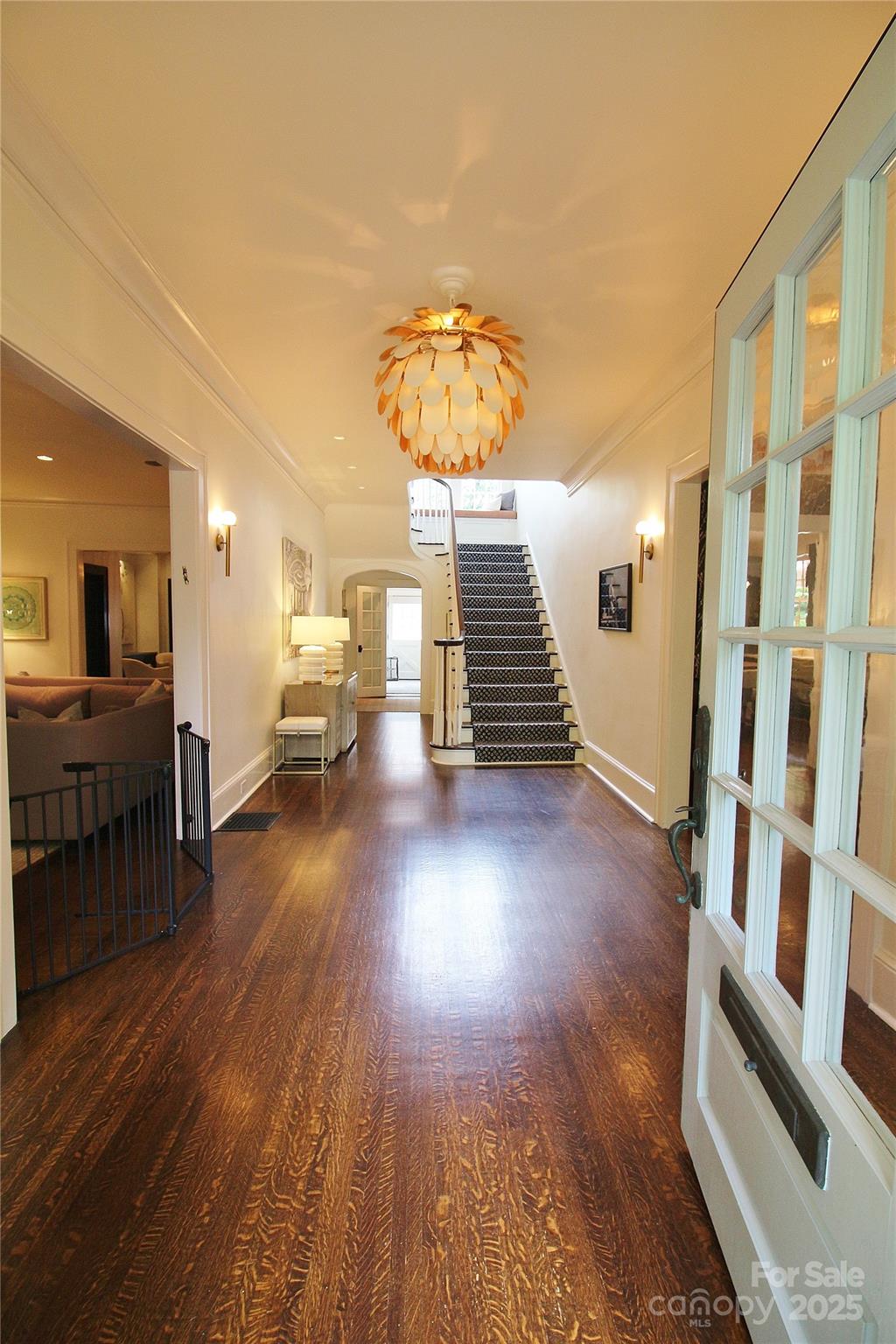 1137 Queens Road W