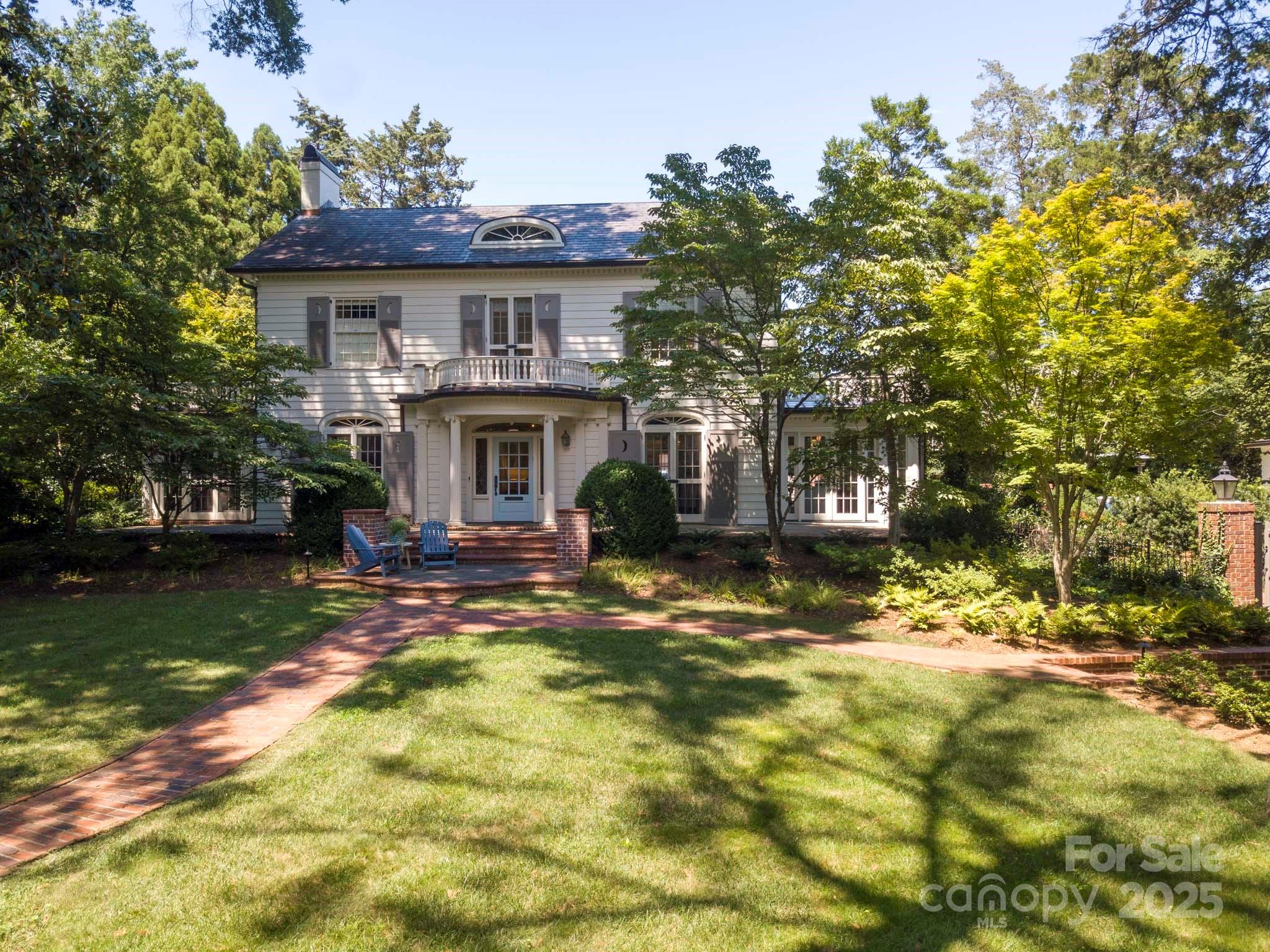 1137 Queens Road W