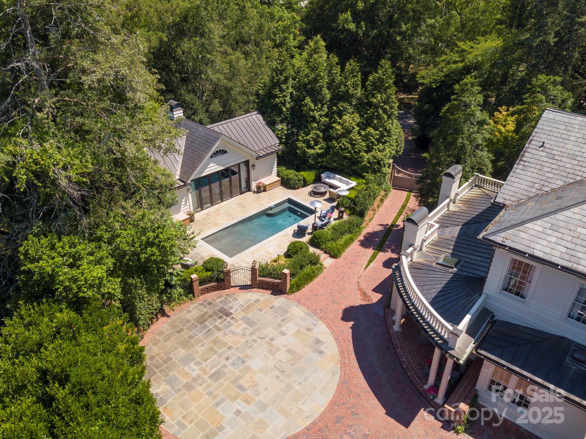 1137 Queens Road W