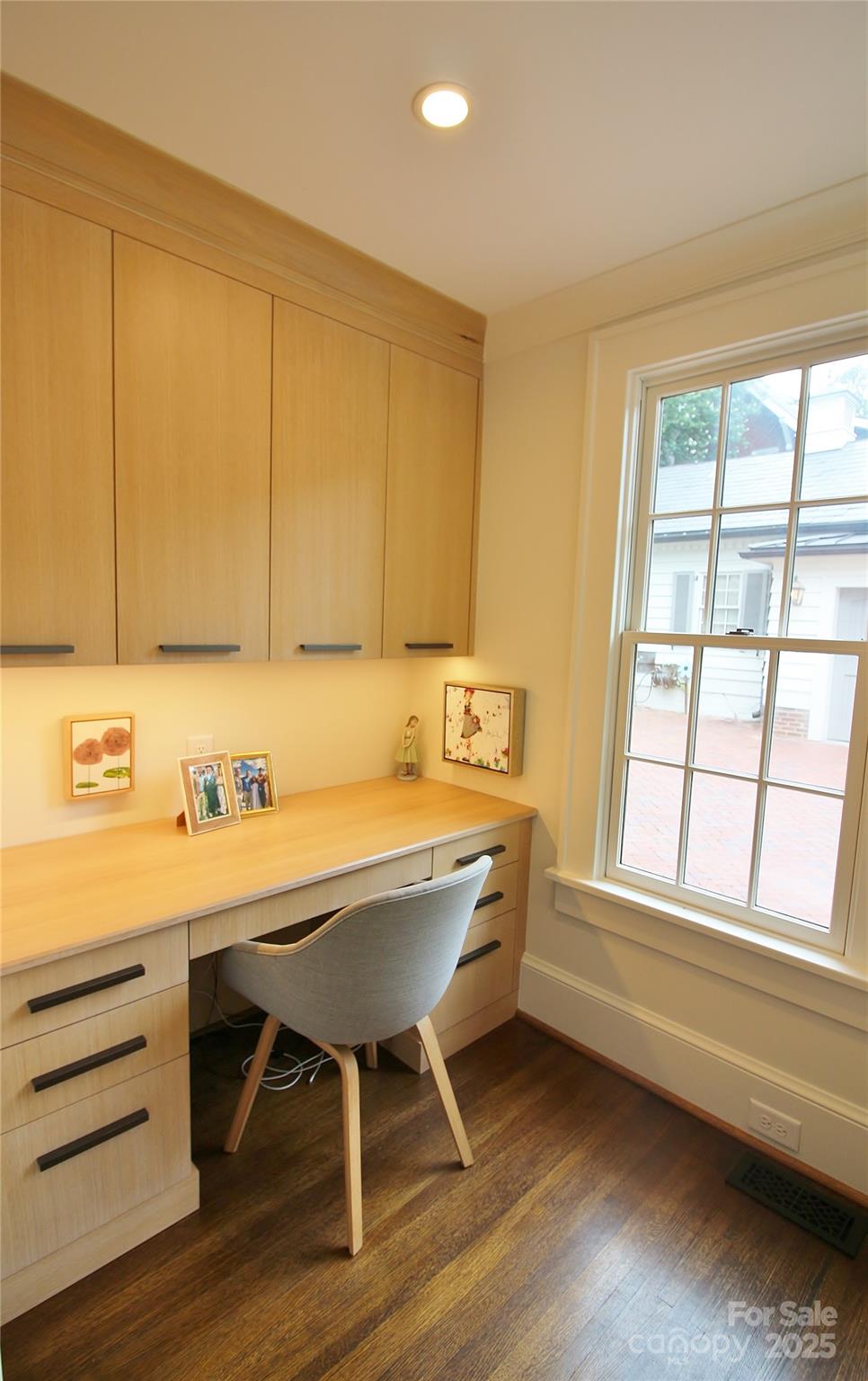 1137 Queens Road W
