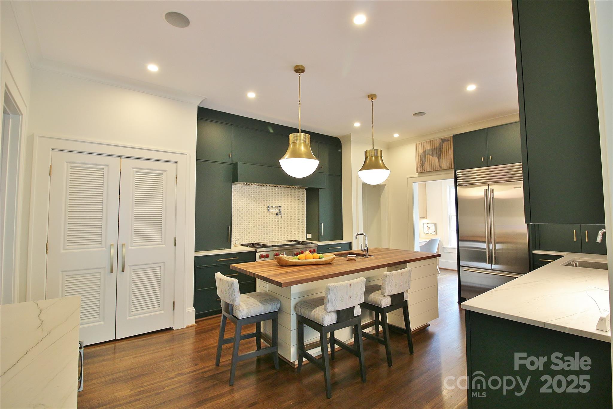 1137 Queens Road W