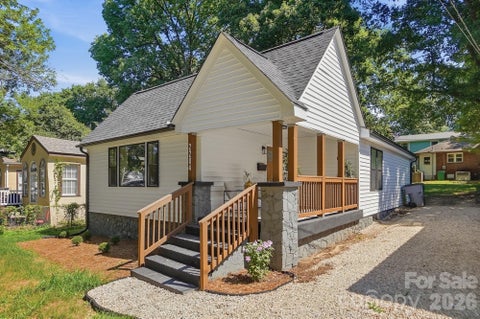 Photo of 2204 Rozzelles Ferry Road, Charlotte, NC 28208 (MLS # 4421942)