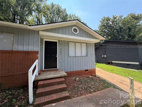 Photo of 205 Glenrock Drive, Charlotte, NC 28217 (MLS # 4434995)