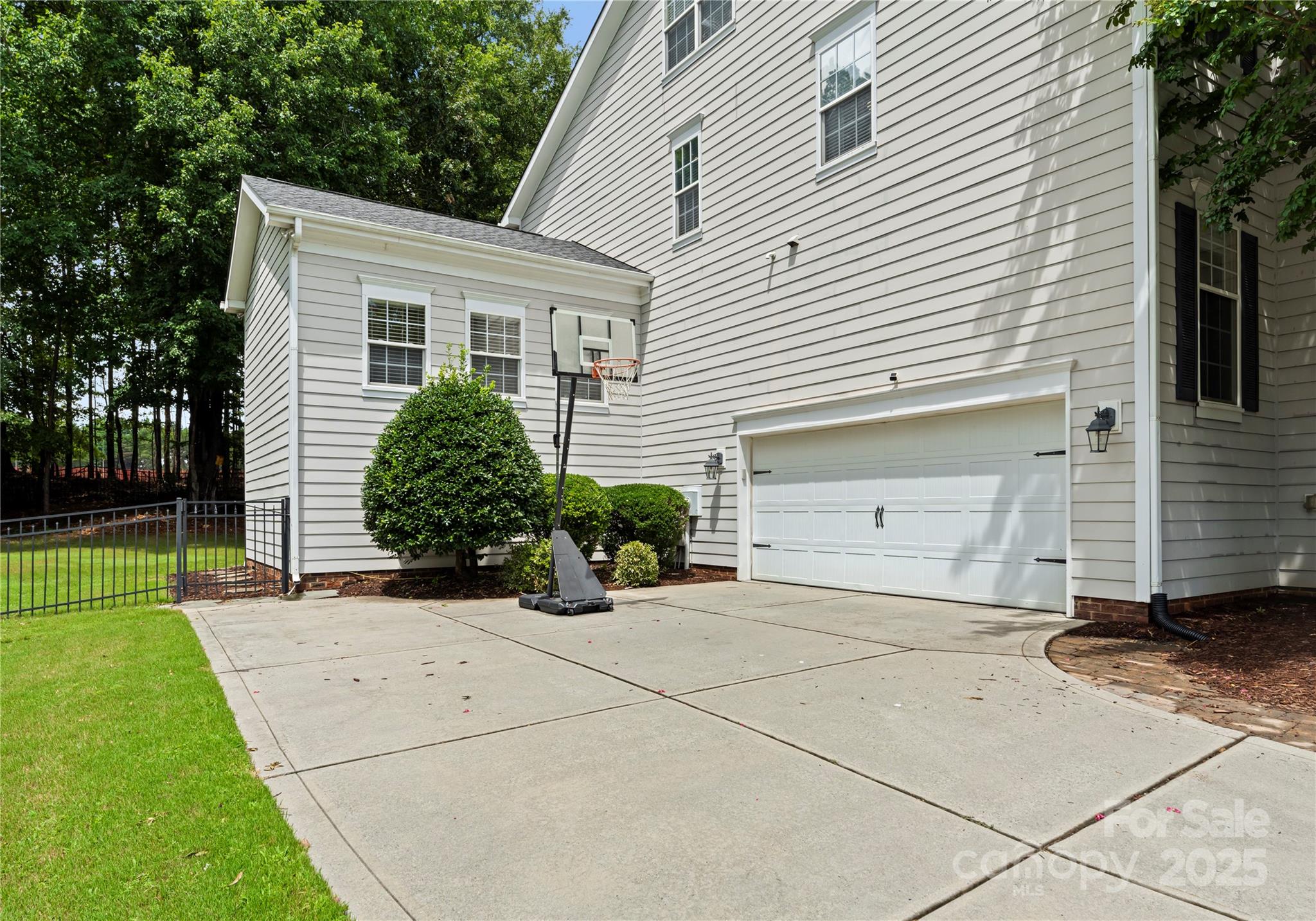 14027 Grand Traverse Drive
