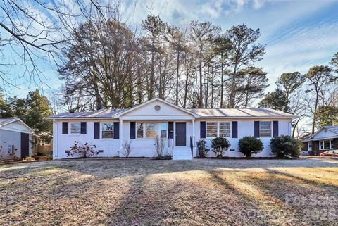 Photo of 1520/1522 Woodhill Lane, Charlotte, NC 28205 (MLS # 4337908)